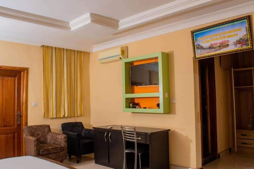 Dc Ambassadors Hotel Dawhwenya Екстериор снимка