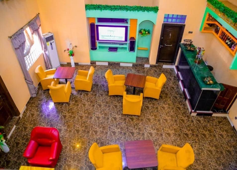 Dc Ambassadors Hotel Dawhwenya Екстериор снимка