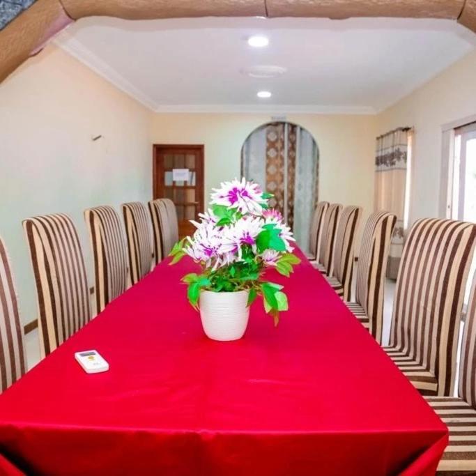 Dc Ambassadors Hotel Dawhwenya Екстериор снимка