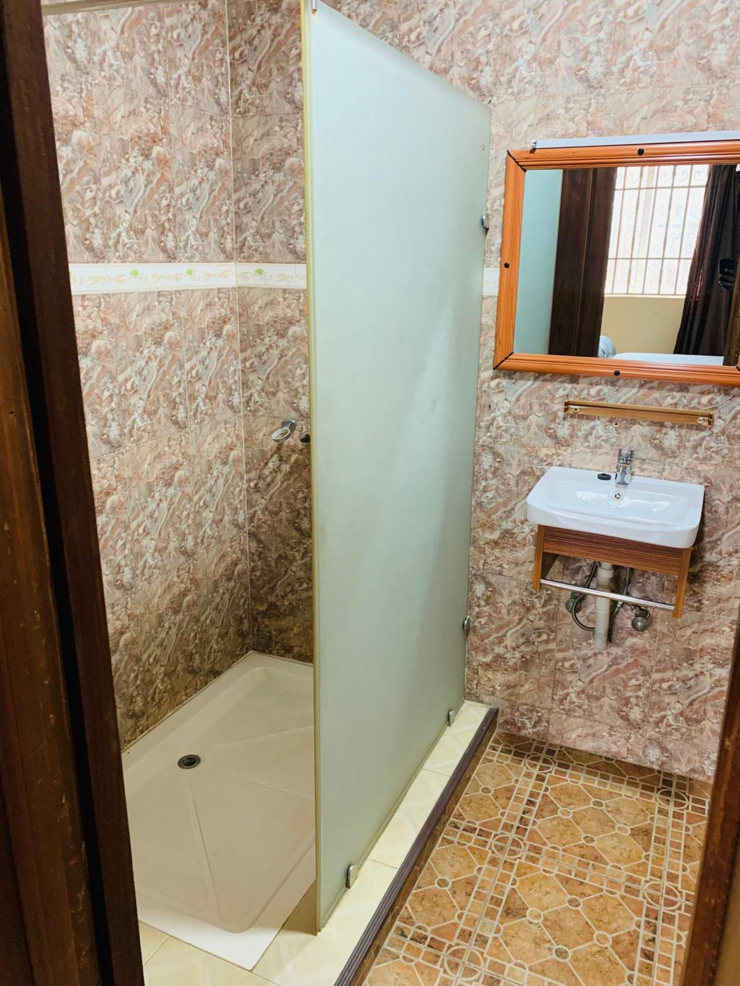 Dc Ambassadors Hotel Dawhwenya Екстериор снимка