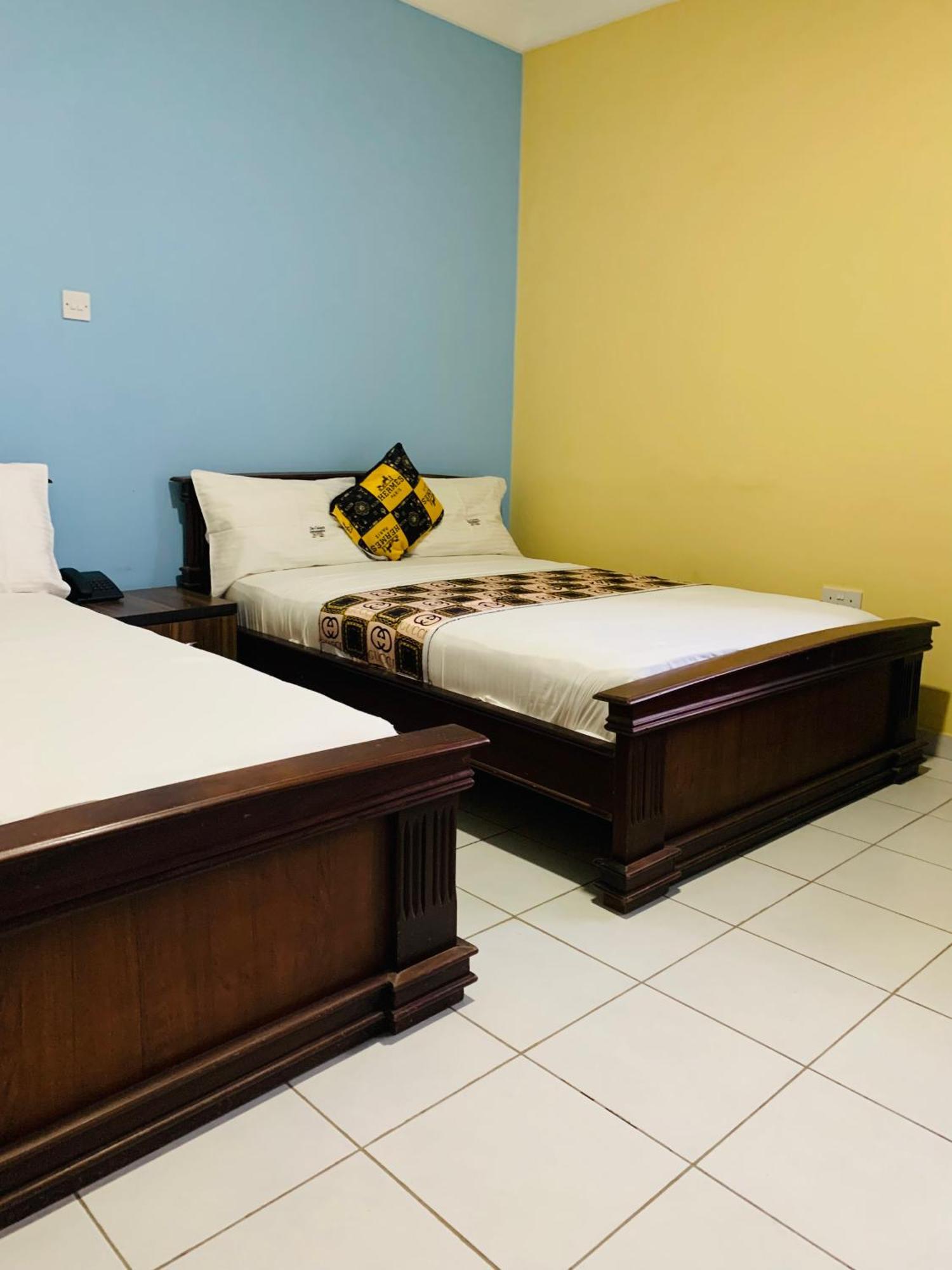 Dc Ambassadors Hotel Dawhwenya Екстериор снимка
