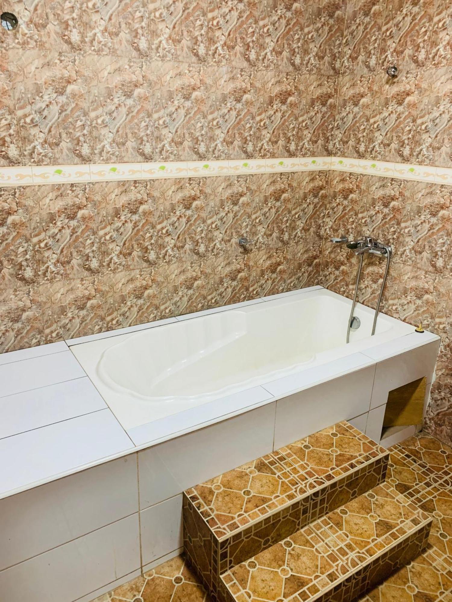Dc Ambassadors Hotel Dawhwenya Екстериор снимка