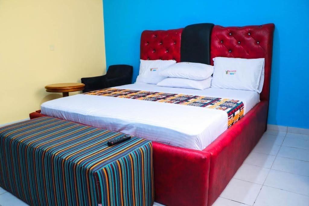 Dc Ambassadors Hotel Dawhwenya Екстериор снимка