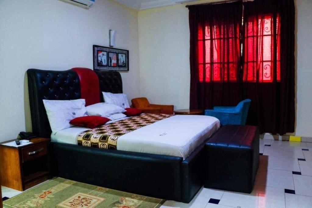 Dc Ambassadors Hotel Dawhwenya Екстериор снимка