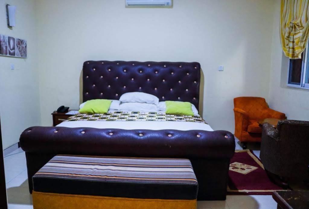 Dc Ambassadors Hotel Dawhwenya Екстериор снимка