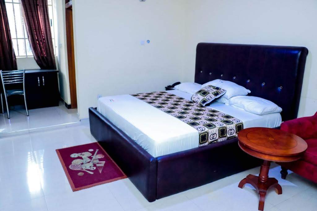 Dc Ambassadors Hotel Dawhwenya Екстериор снимка