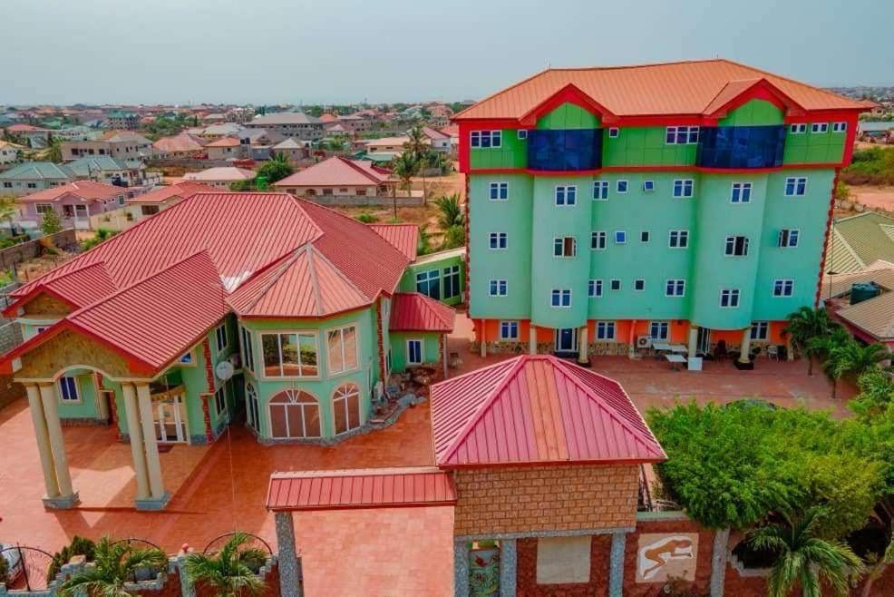Dc Ambassadors Hotel Dawhwenya Екстериор снимка