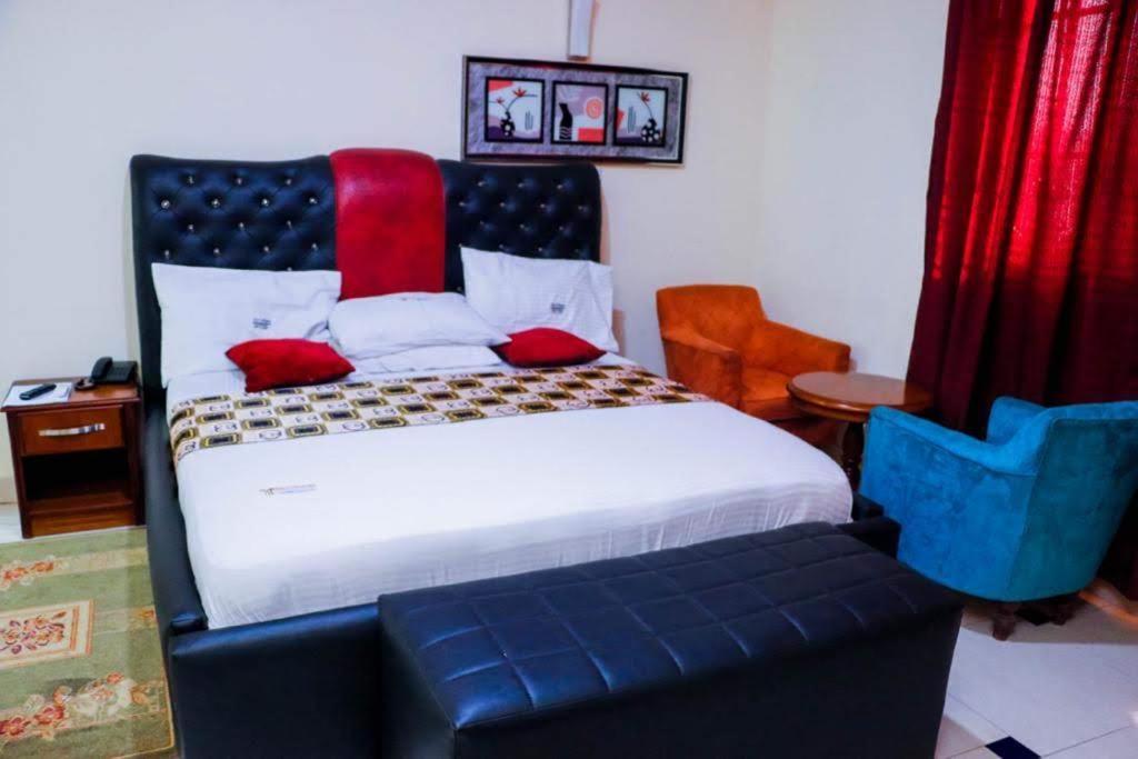 Dc Ambassadors Hotel Dawhwenya Екстериор снимка
