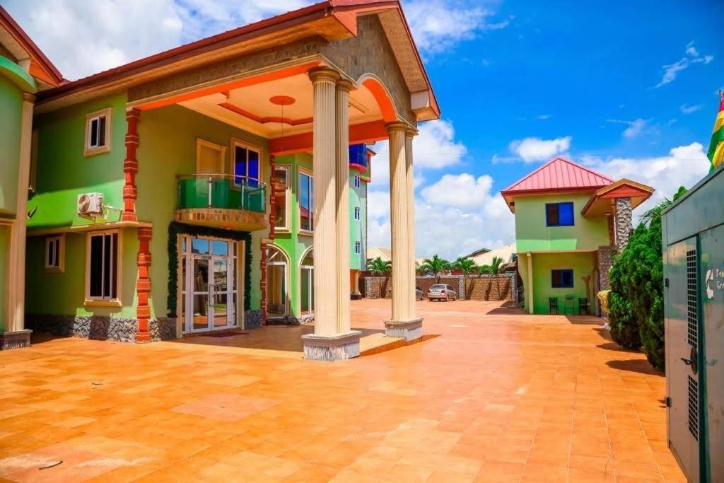 Dc Ambassadors Hotel Dawhwenya Екстериор снимка