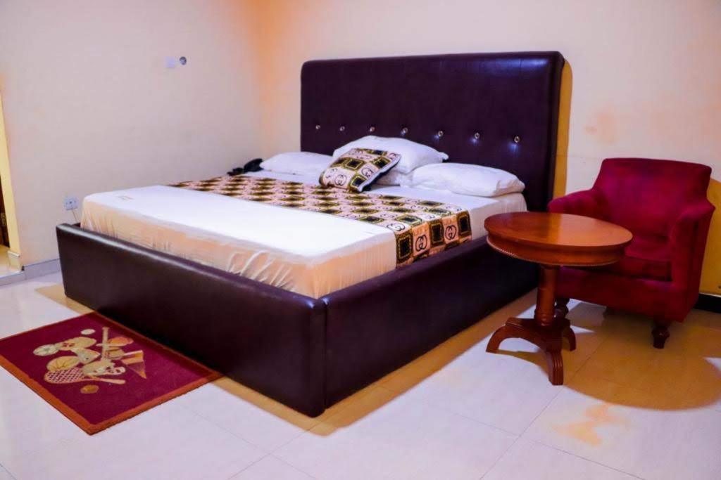 Dc Ambassadors Hotel Dawhwenya Екстериор снимка